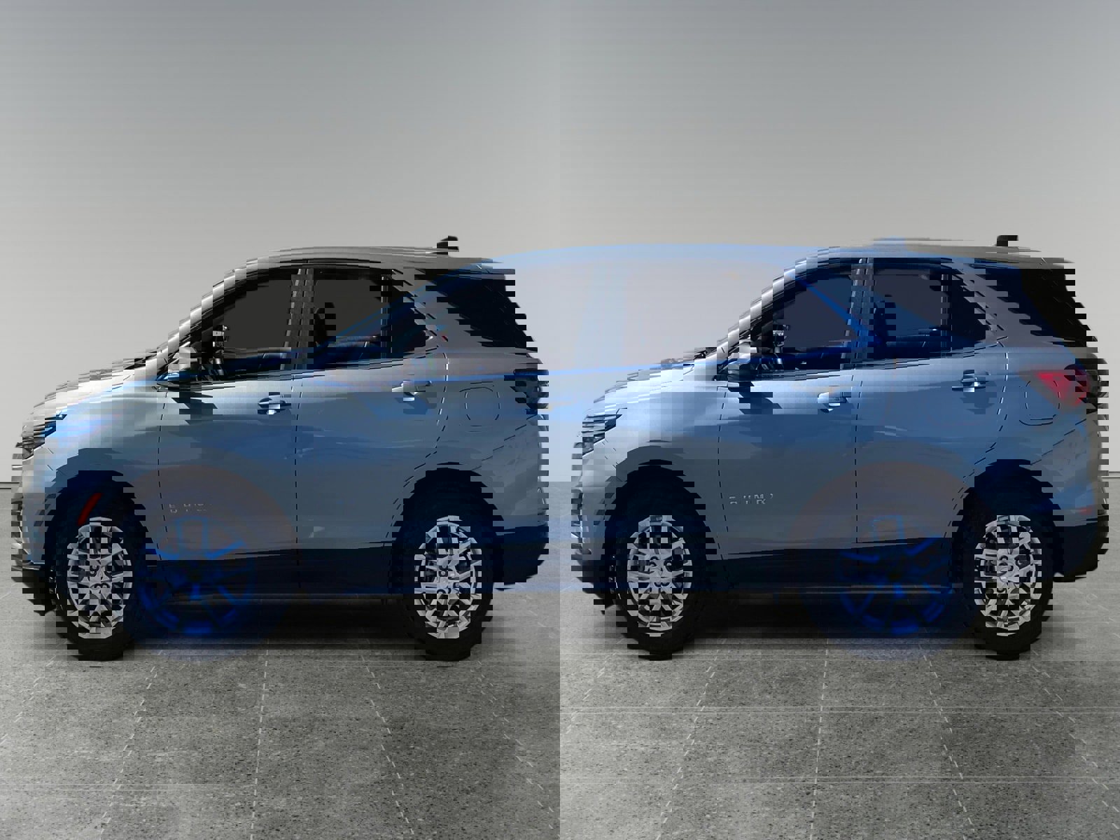 Used 2024 Chevrolet Equinox LT FWD image 2