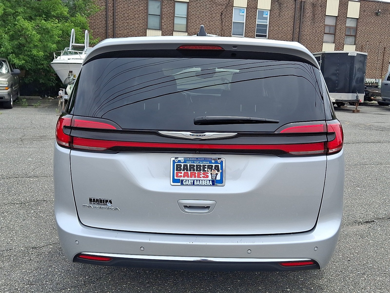 Used 2024 Chrysler Pacifica Touring-L FWD image 4