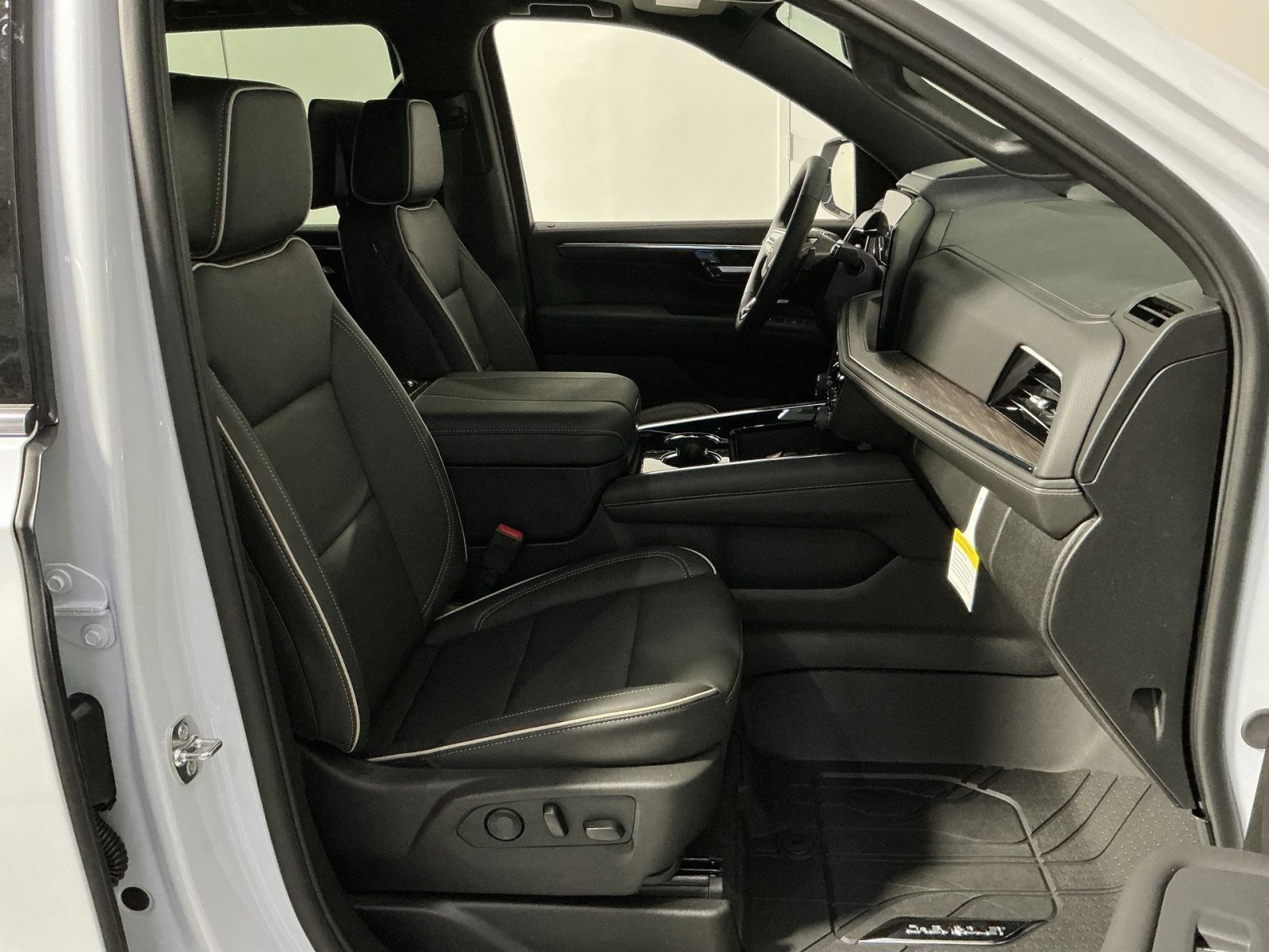 New 2026 Chevrolet Suburban Premier image 35