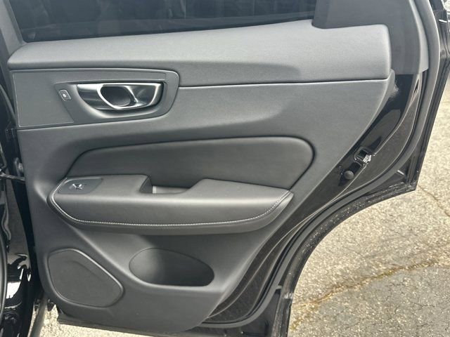 Used 2024 Volvo XC60 B5 Ultimate w/ Protection Package Premier image 17