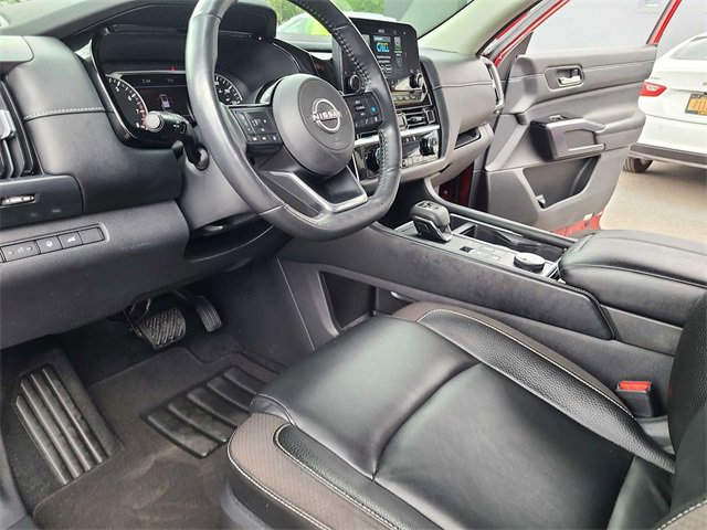 Used 2022 Nissan Pathfinder SL w/ SL Black Package image 13