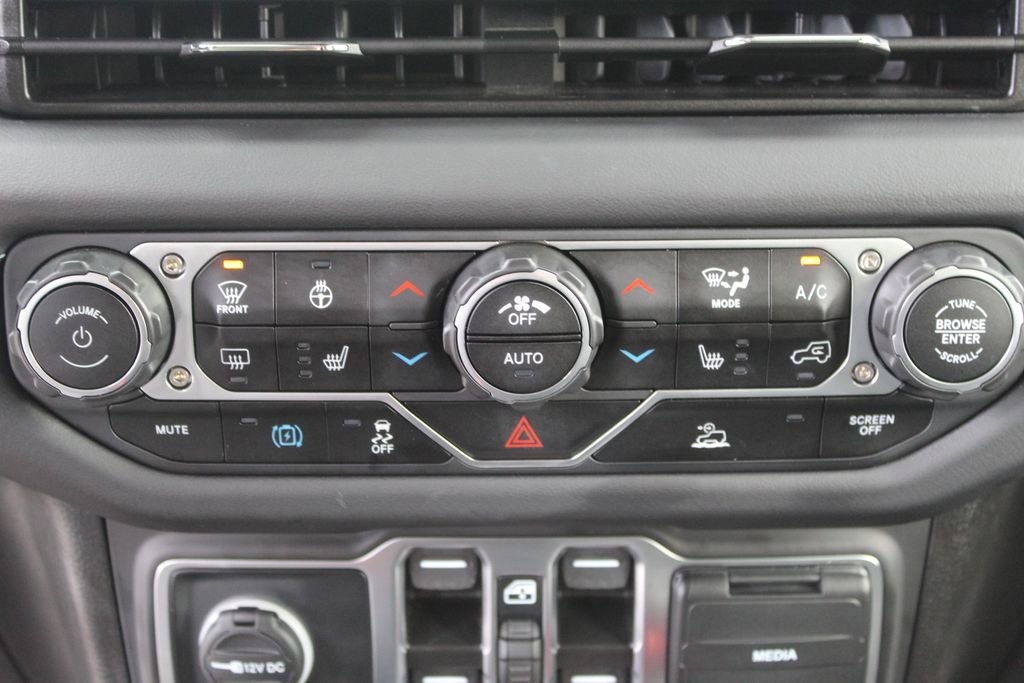 Used 2025 Jeep Wrangler Unlimited Sahara image 22