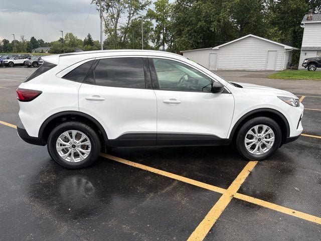 Used 2023 Ford Escape Active w/ Tech Pack #1 AWD/4WD image 2