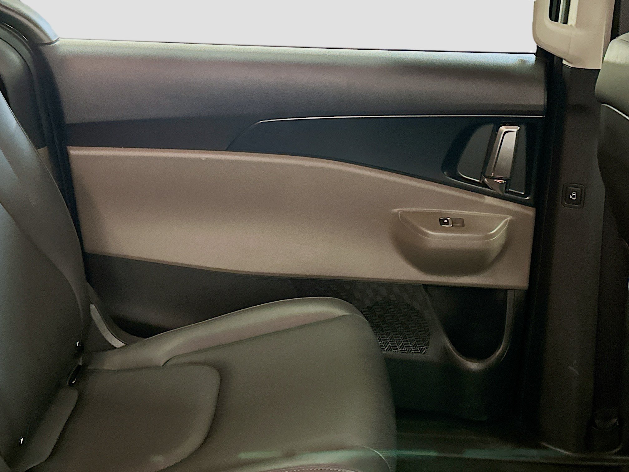 Used 2026 Kia Carnival FWD image 27
