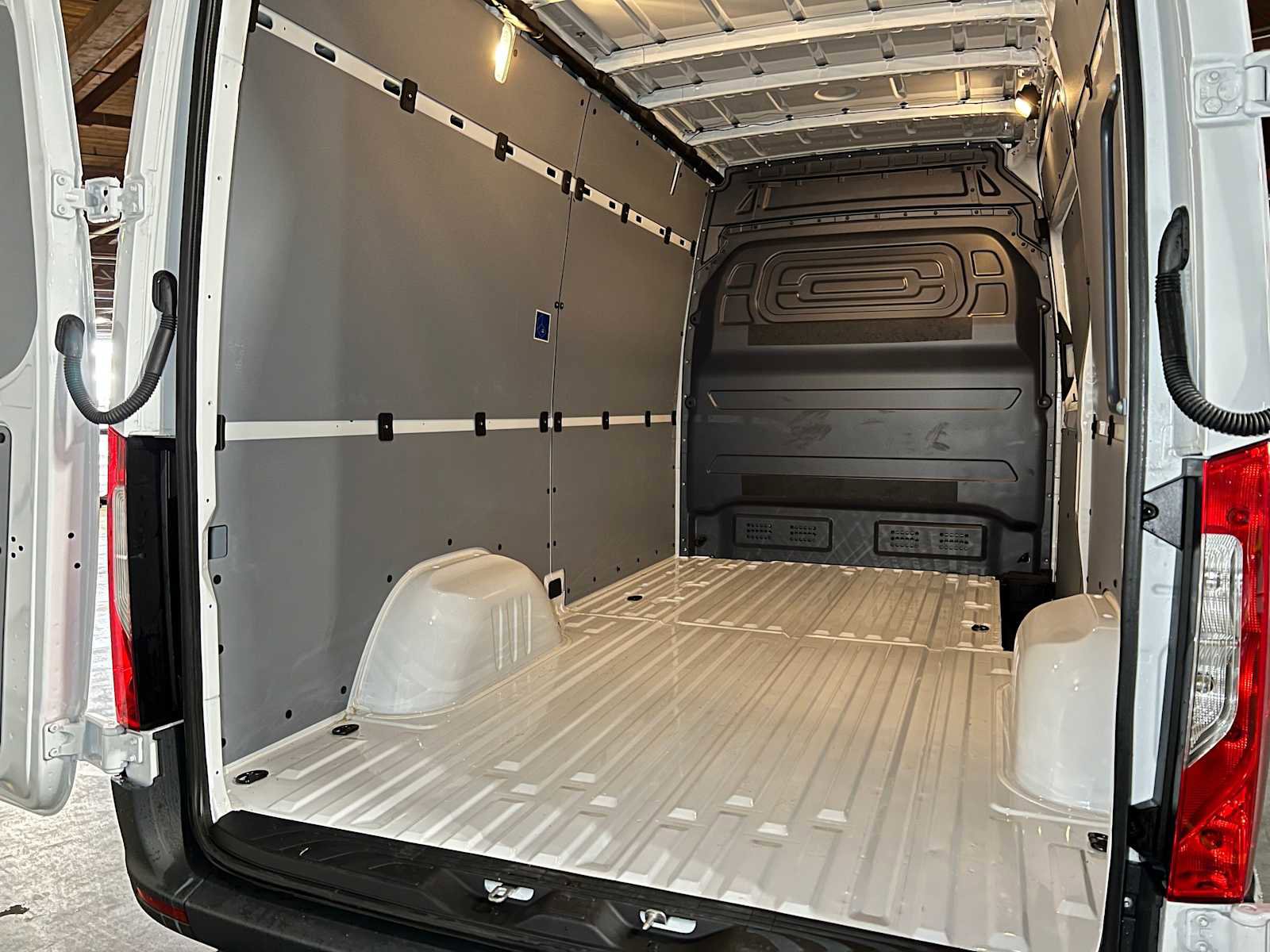 Used 2025 Mercedes-Benz Sprinter 2500 image 19