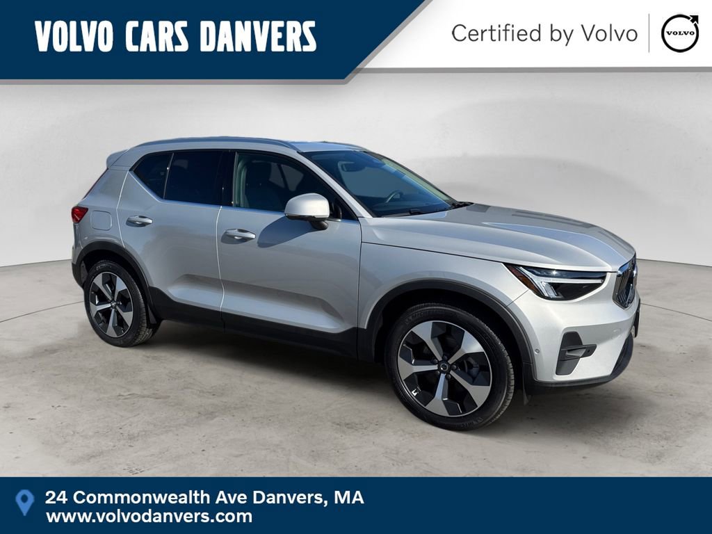 Certified 2025 Volvo XC40 B5 Plus AWD/4WD image 1