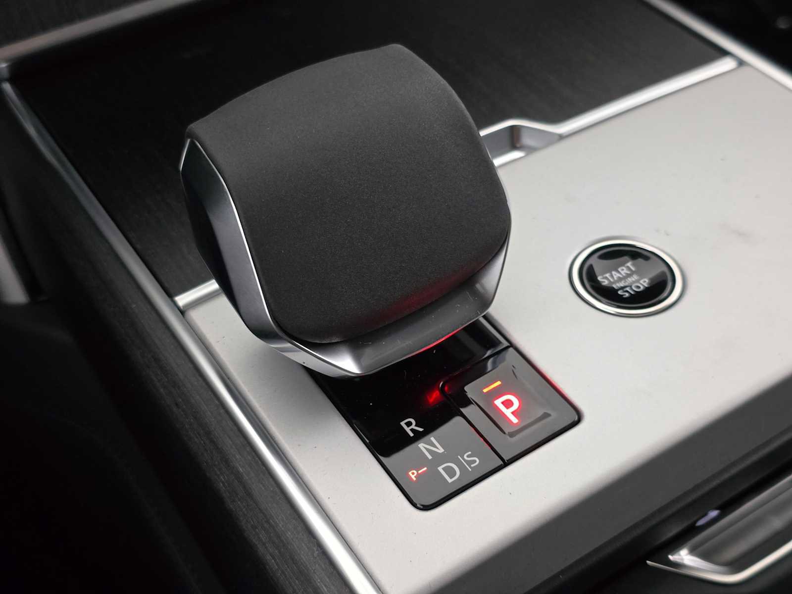 New 2025 Land Rover Range Rover SE AWD/4WD image 29
