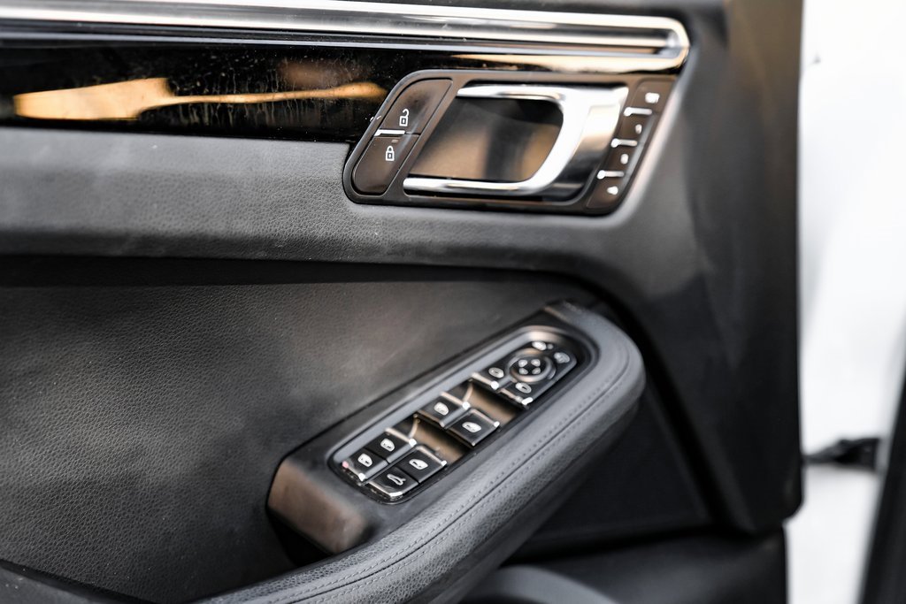 Used 2021 Porsche Macan image 45