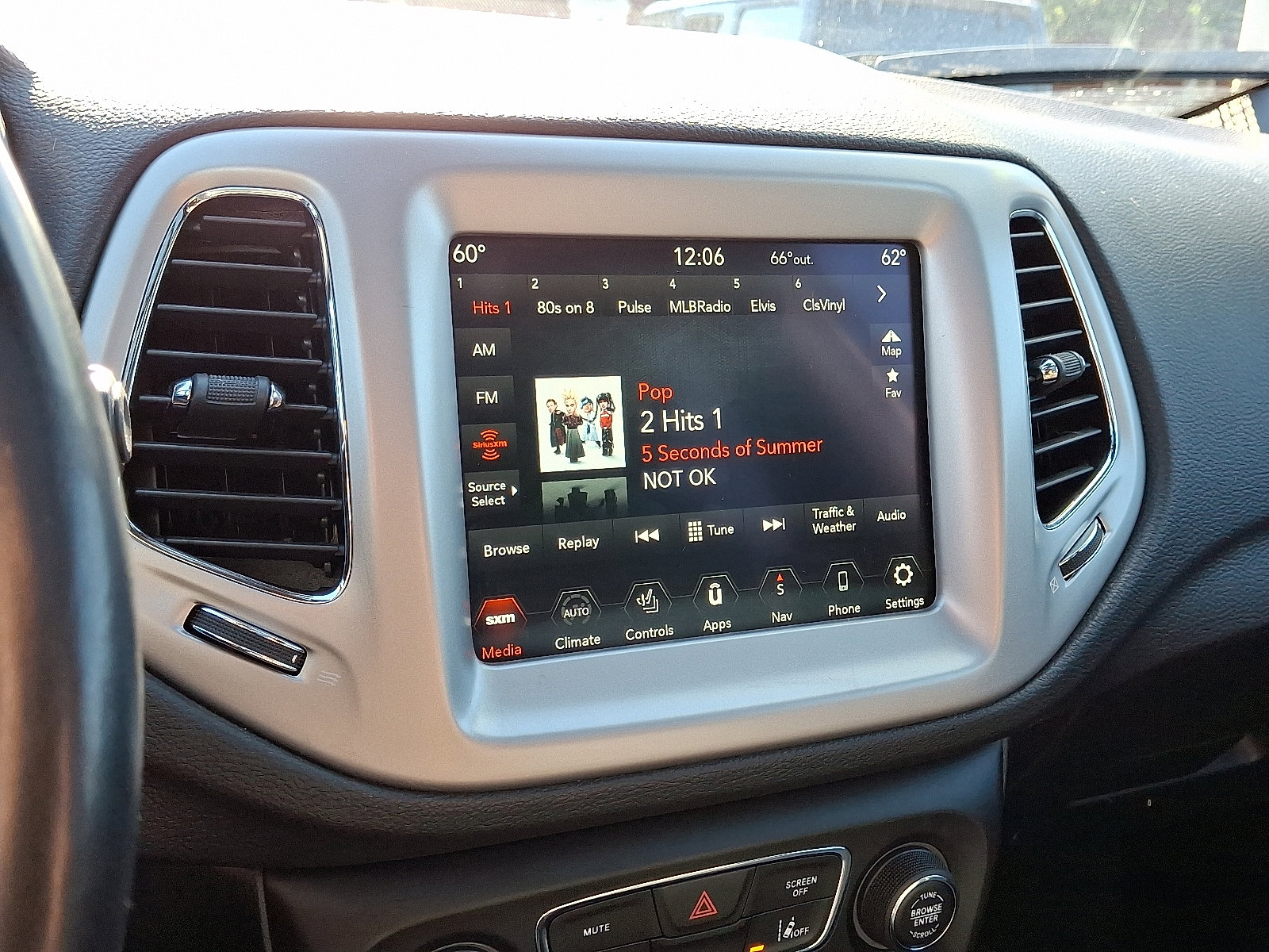 Used 2021 Jeep Compass Latitude w/ Sun and Sound Group image 20