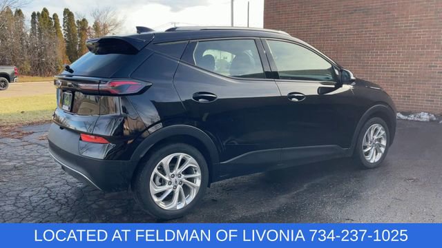 Used 2023 Chevrolet Bolt EUV LT w/ Comfort Package image 8