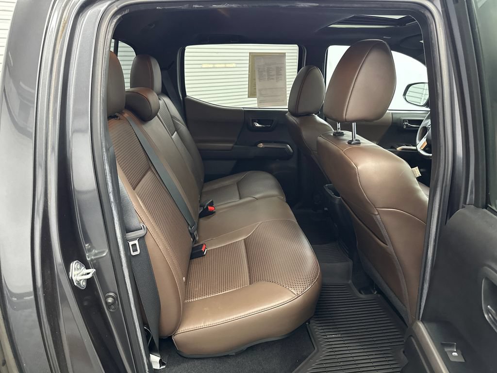 Used 2022 Toyota Tacoma Limited RWD image 16