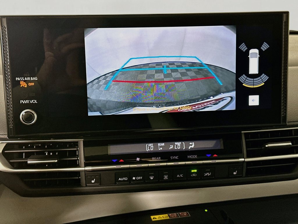 Used 2026 Toyota Sienna XLE FWD image 14