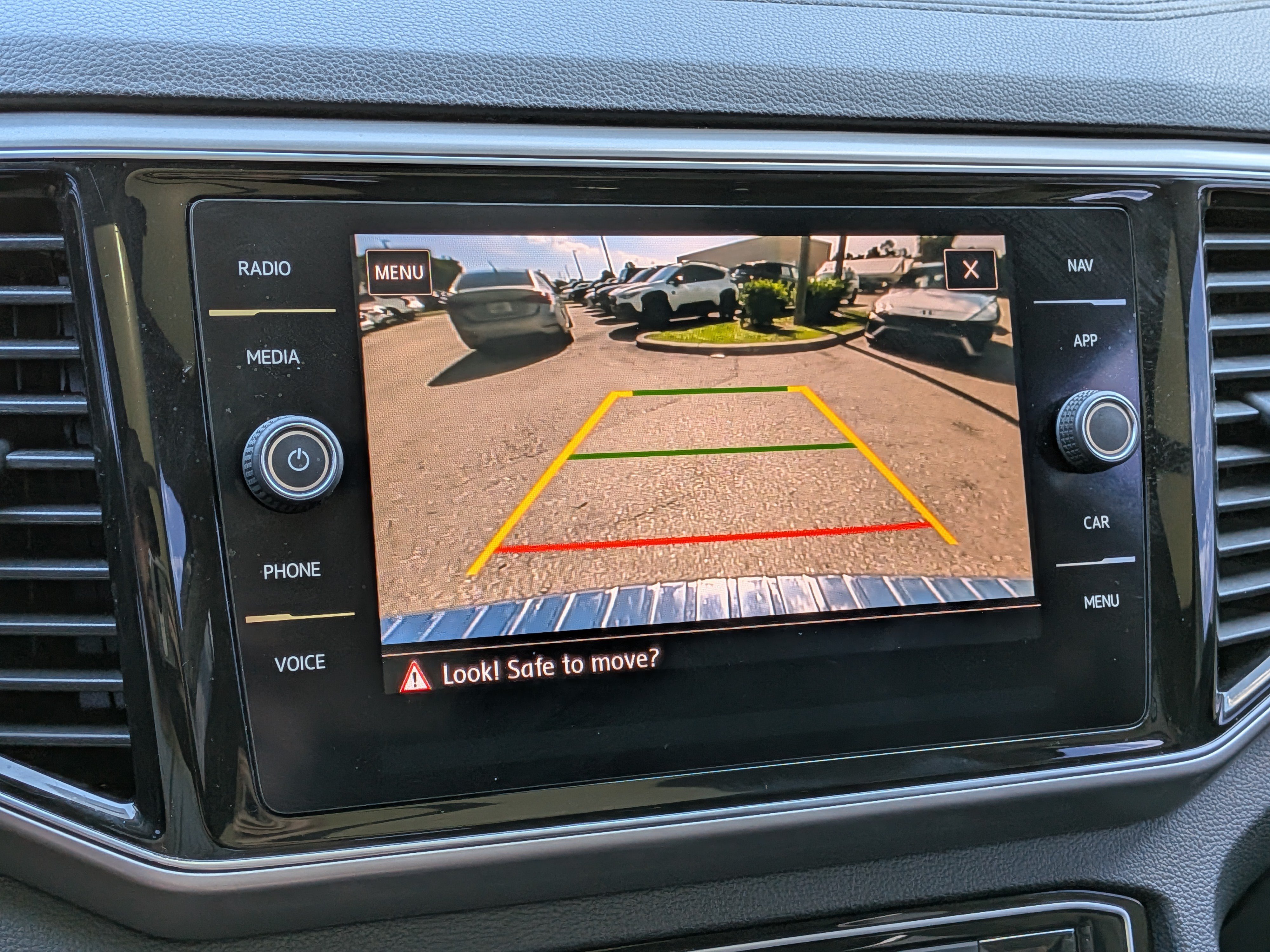 Used 2019 Volkswagen Atlas SEL FWD image 34