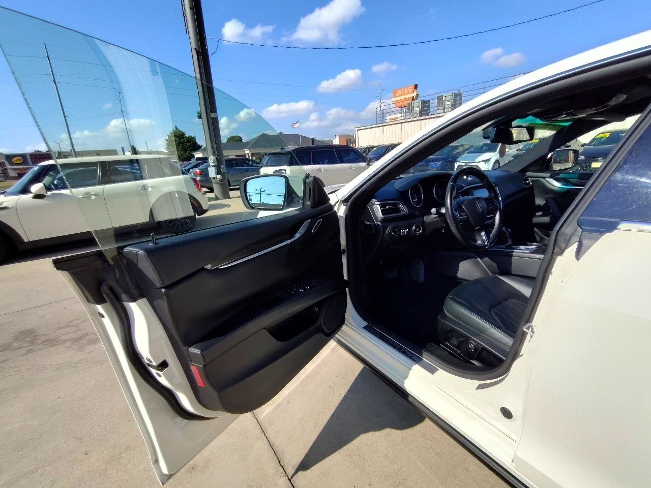 Used 2016 Maserati Ghibli RWD image 13