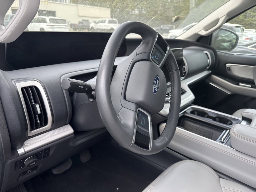 Used 2025 Ford Expedition Active AWD/4WD image 26