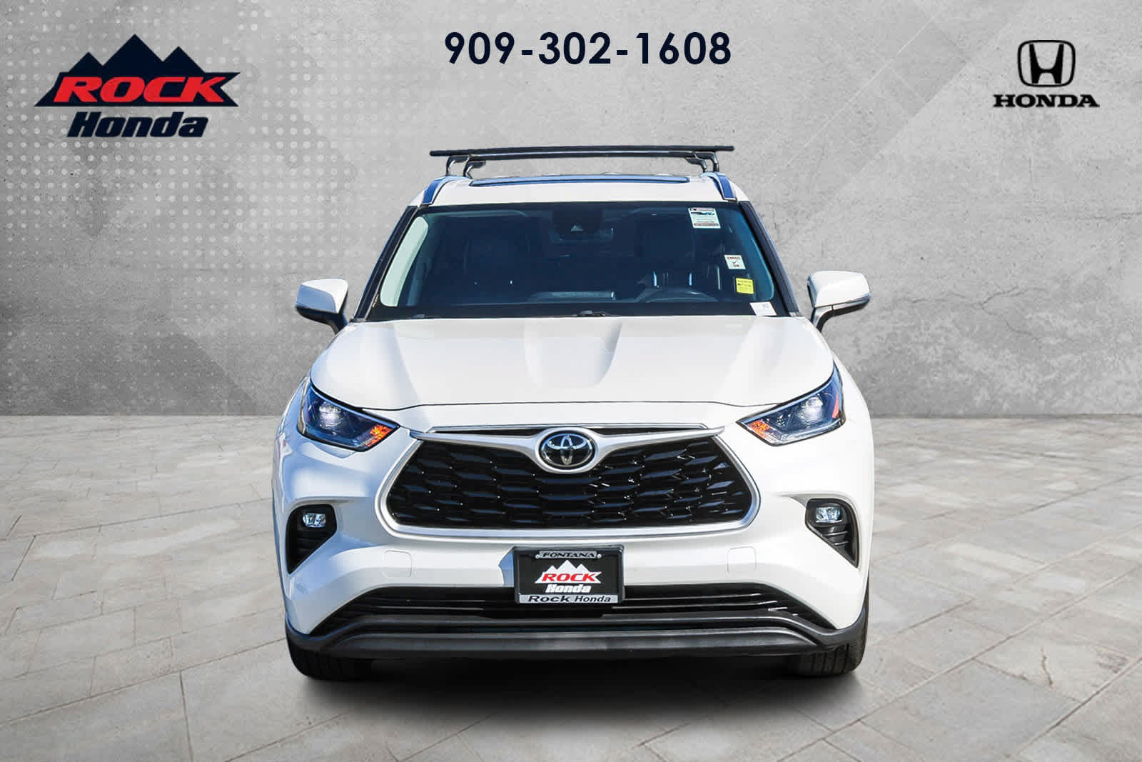 Used 2021 Toyota Highlander XLE AWD/4WD image 2
