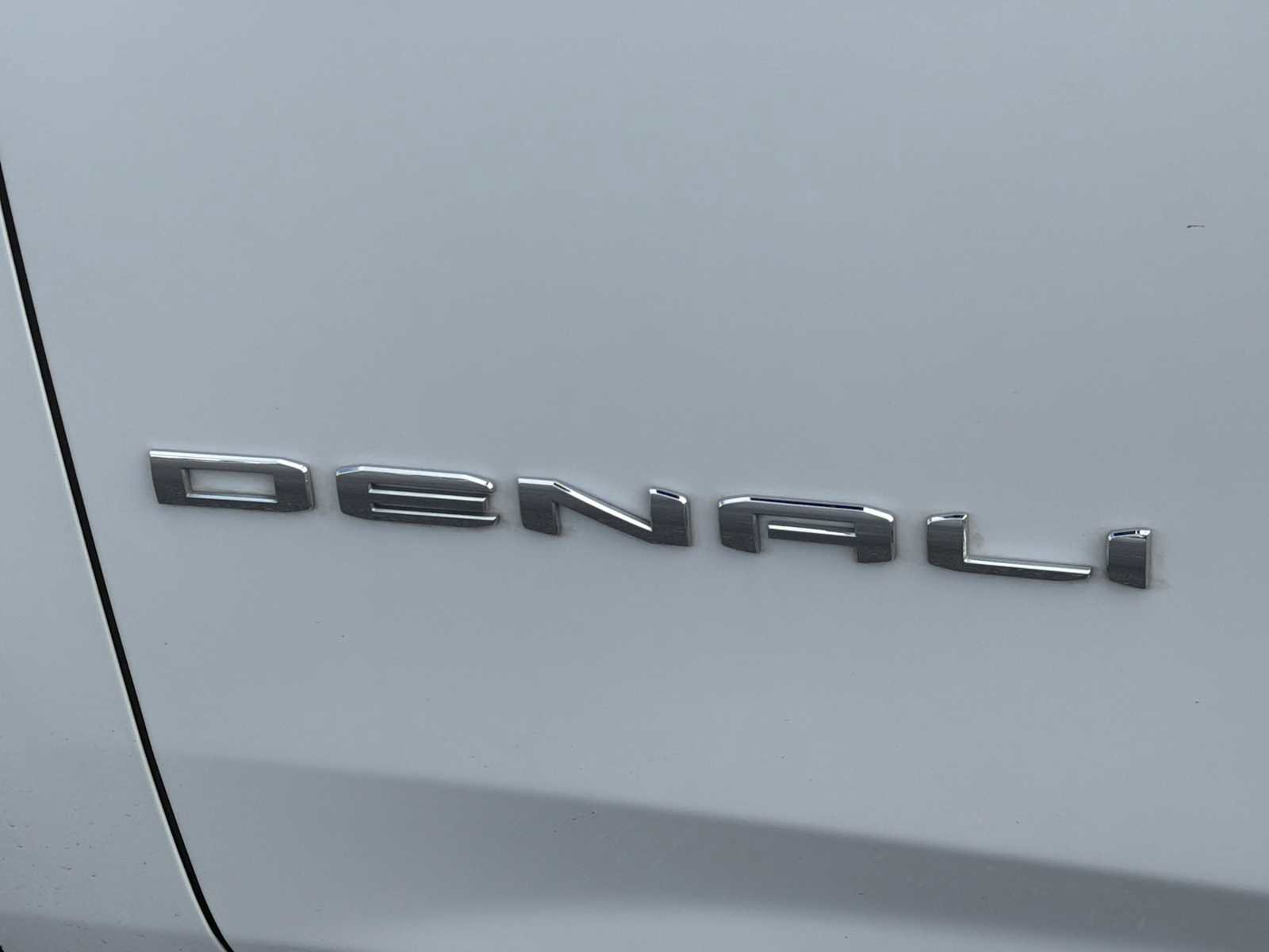 Used 2024 GMC Yukon Denali w/ Denali Reserve Package image 41