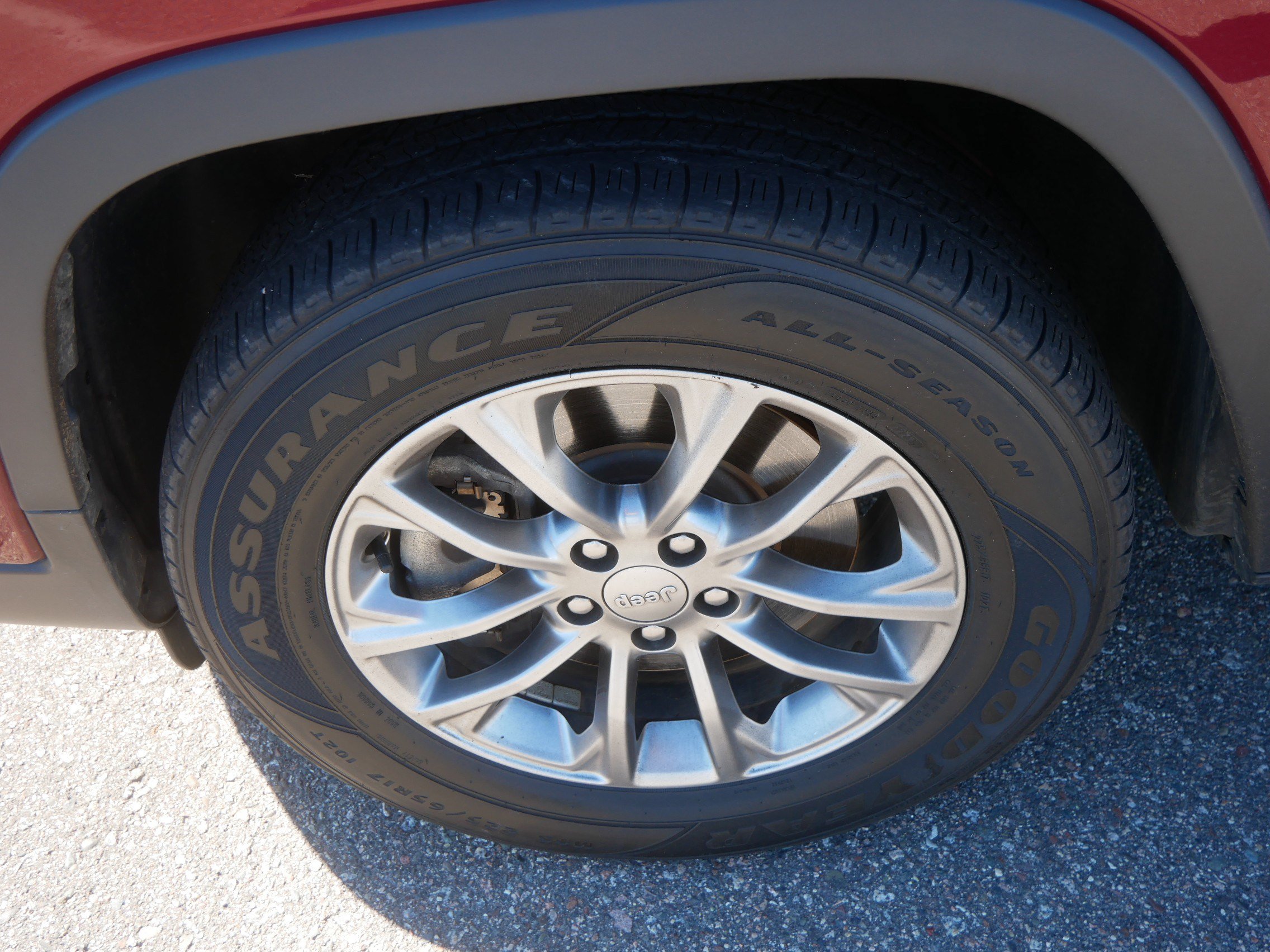 Certified 2020 Jeep Cherokee Latitude Plus w/ Comfort/Convenience Group AWD/4WD image 16