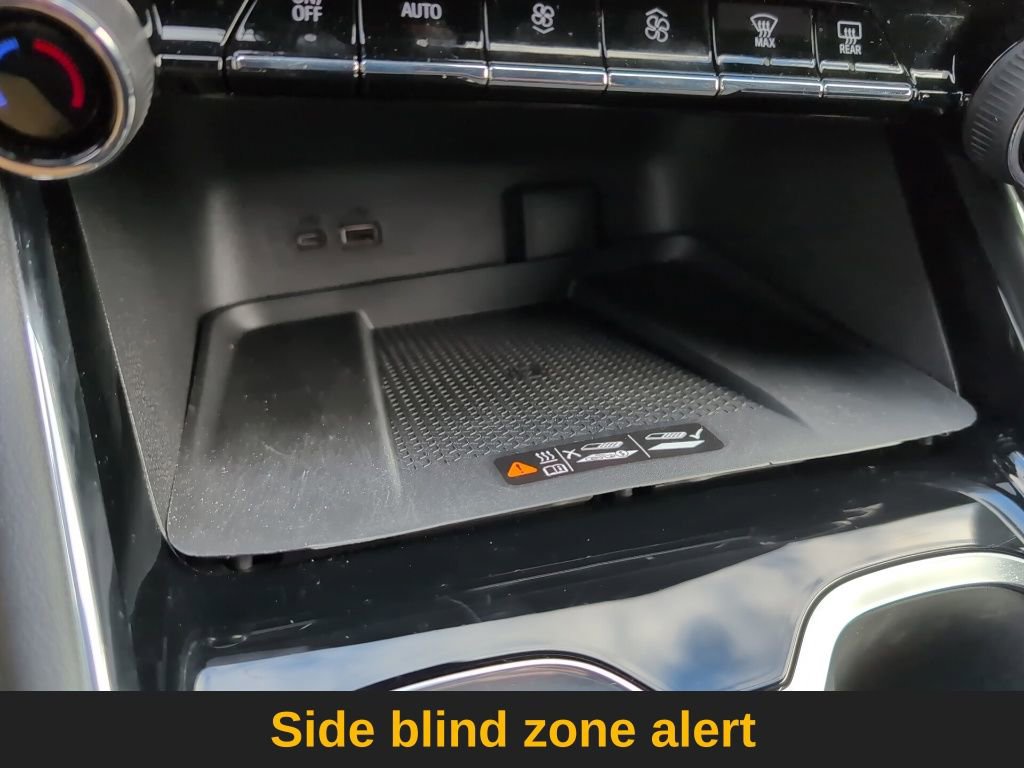 Used 2025 Chevrolet Traverse RS image 20