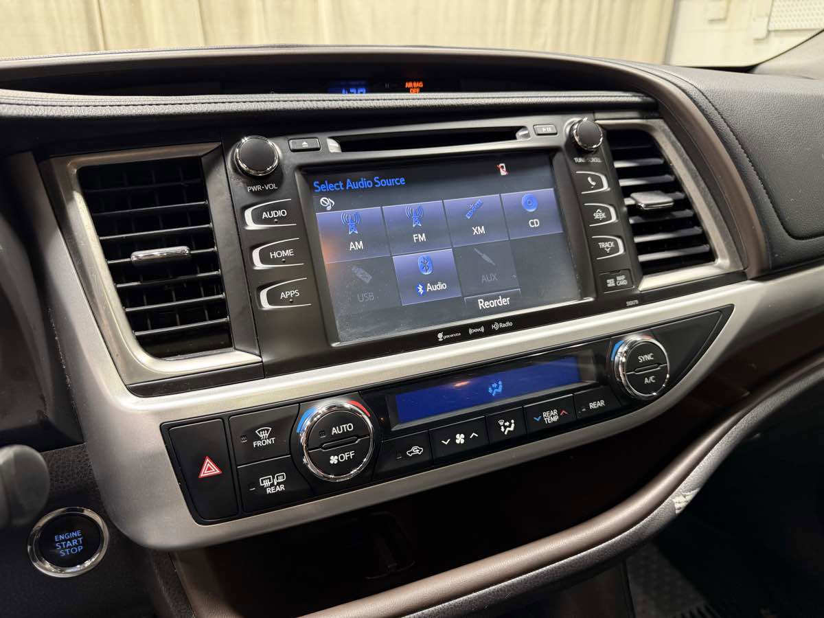 Used 2018 Toyota Highlander XLE w/ Protection Package #3 image 11