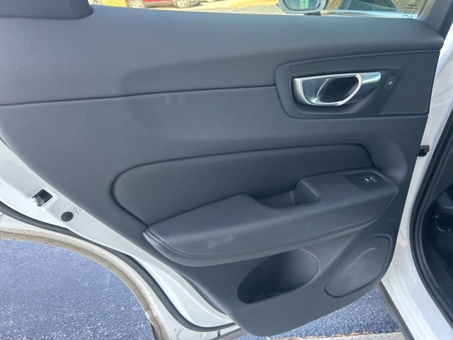 Used 2023 Volvo XC60 B5 Plus image 27