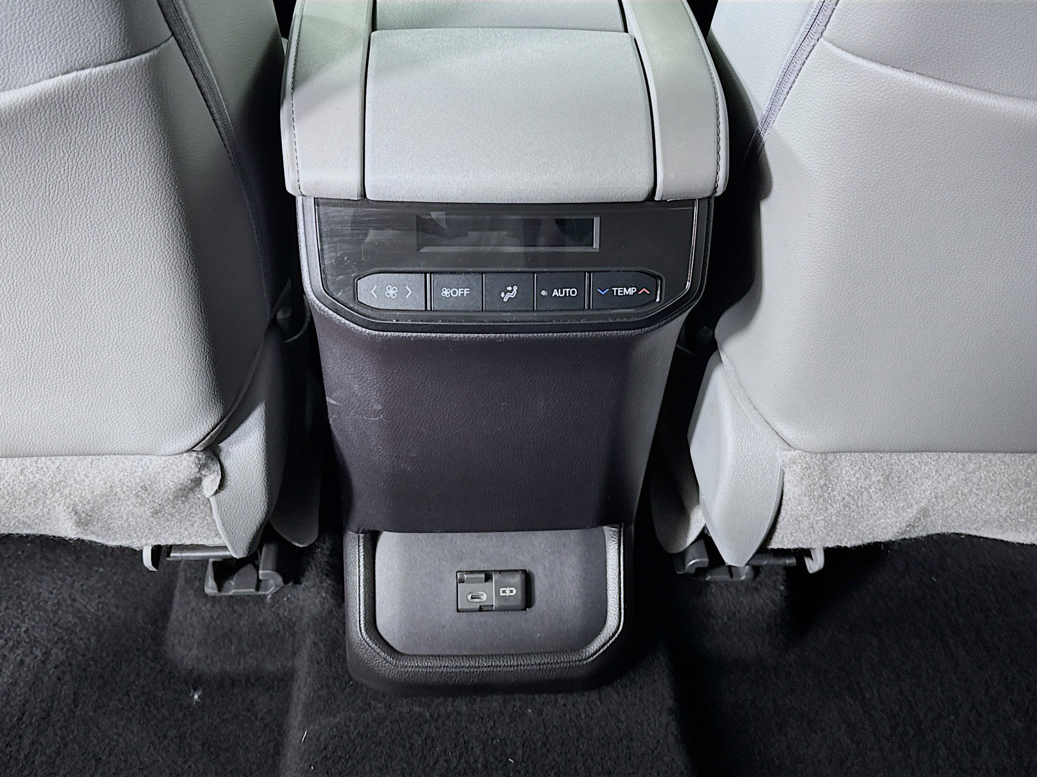 Used 2022 Toyota Highlander XLE AWD/4WD image 25