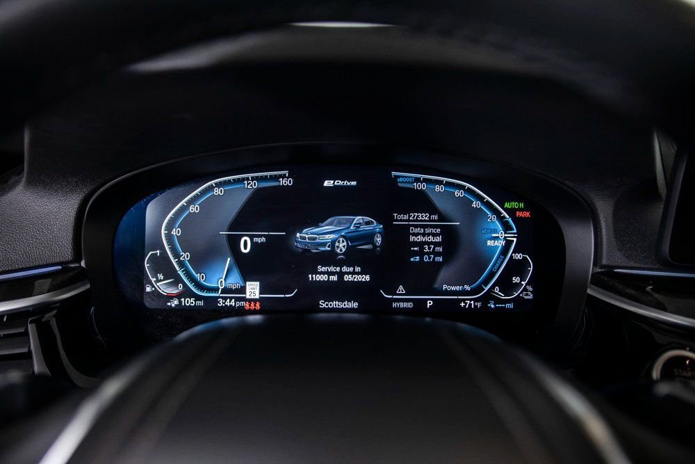 Used 2023 BMW 530e w/ Premium Package image 22