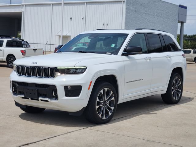 Used 2022 Jeep Grand Cherokee Overland w/ Luxury Tech Group IV AWD/4WD image 3