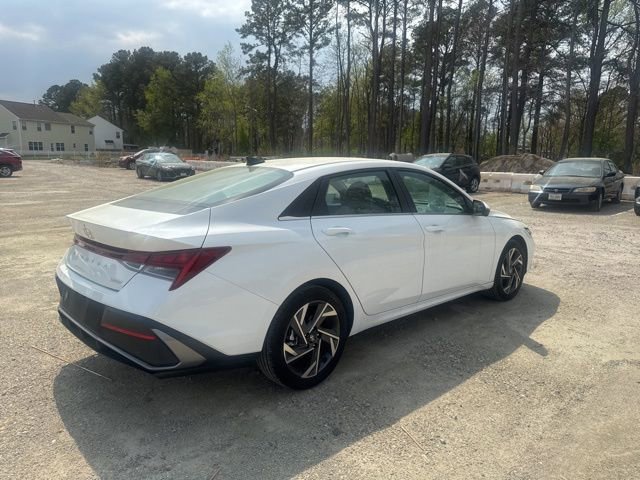 Used 2024 Hyundai Elantra Limited image 11