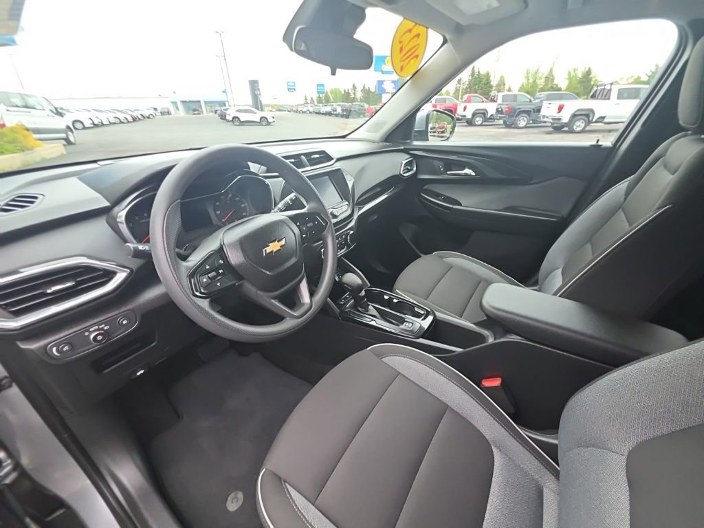Used 2023 Chevrolet TrailBlazer LT FWD image 18