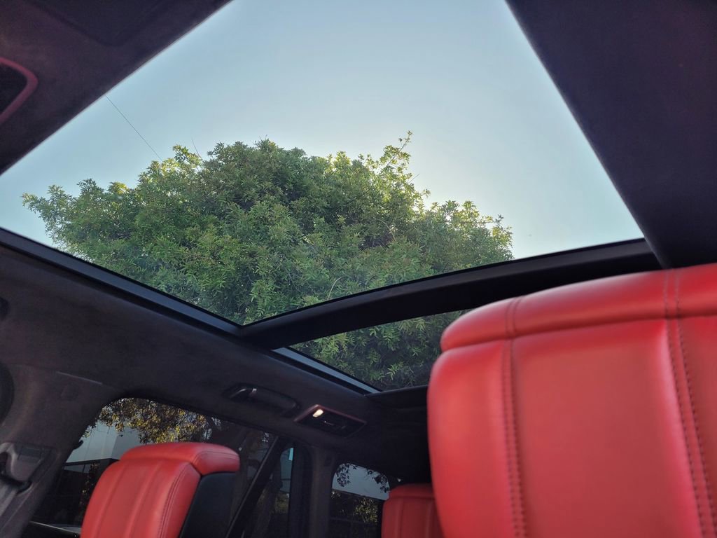 Used 2020 Land Rover Range Rover Autobiography image 21