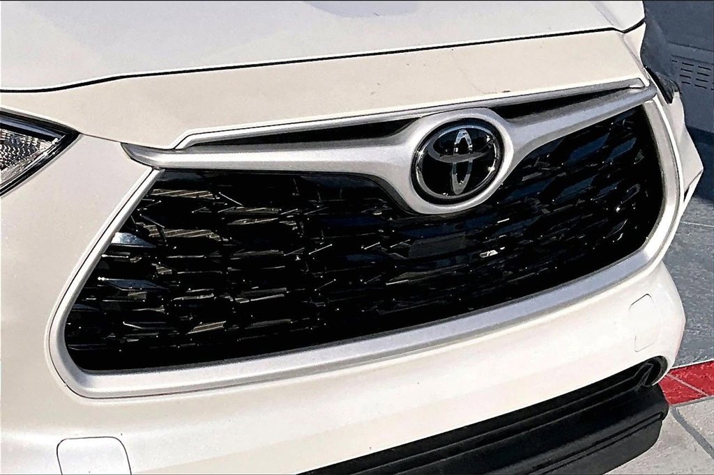 Certified 2022 Toyota Highlander XLE image 32