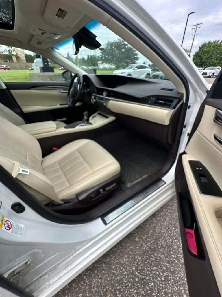 Used 2017 Lexus ES 350 w/ Luxury Package FWD image 19