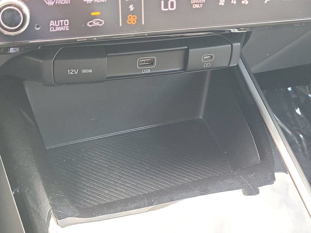 Certified 2025 Kia Niro LX FWD image 17