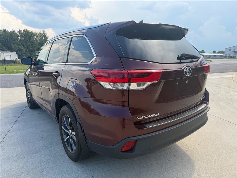 Used 2017 Toyota Highlander XLE w/ Protection Package #3 AWD/4WD image 5