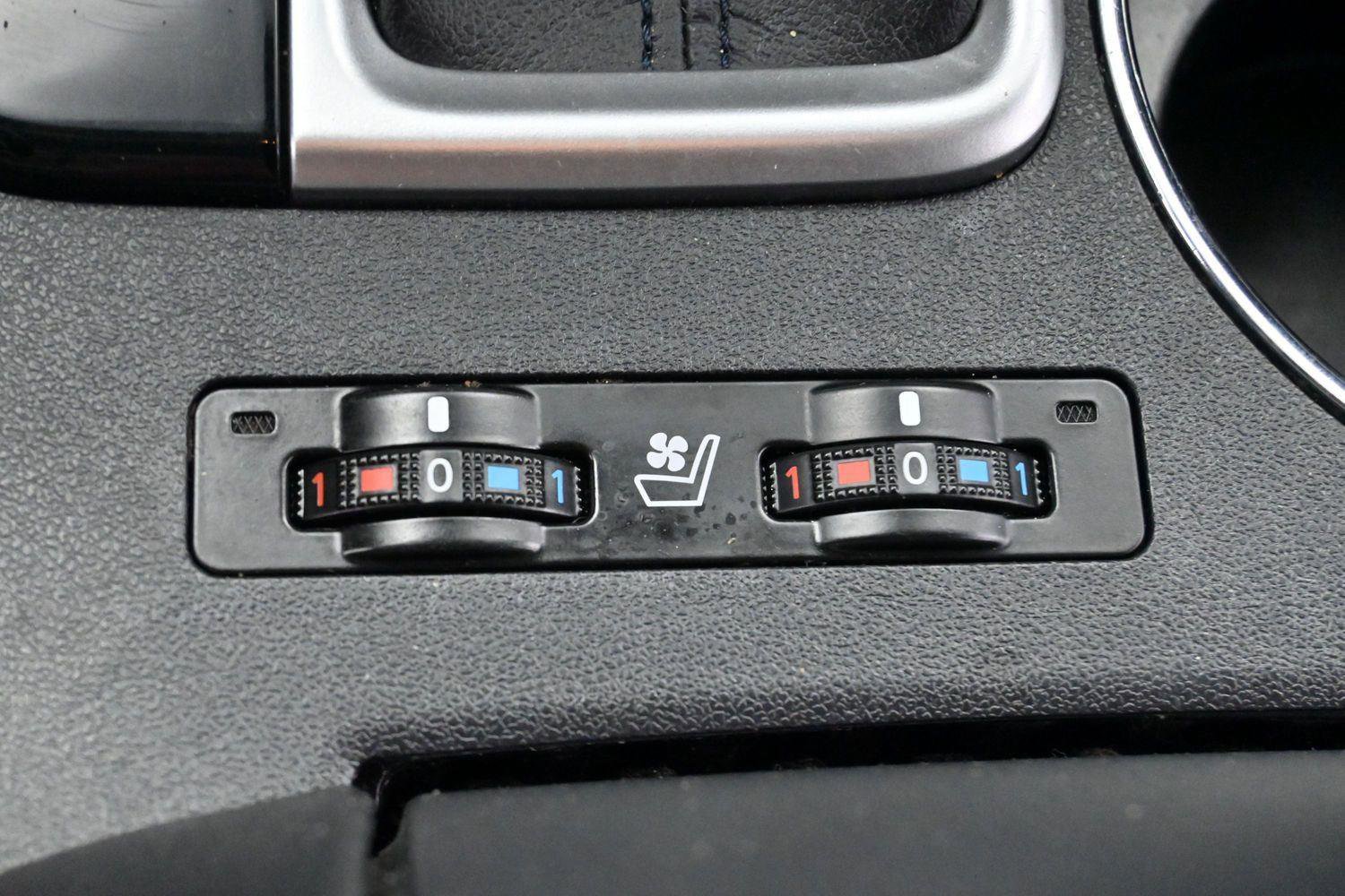 Used 2019 Toyota Highlander Limited AWD/4WD image 28