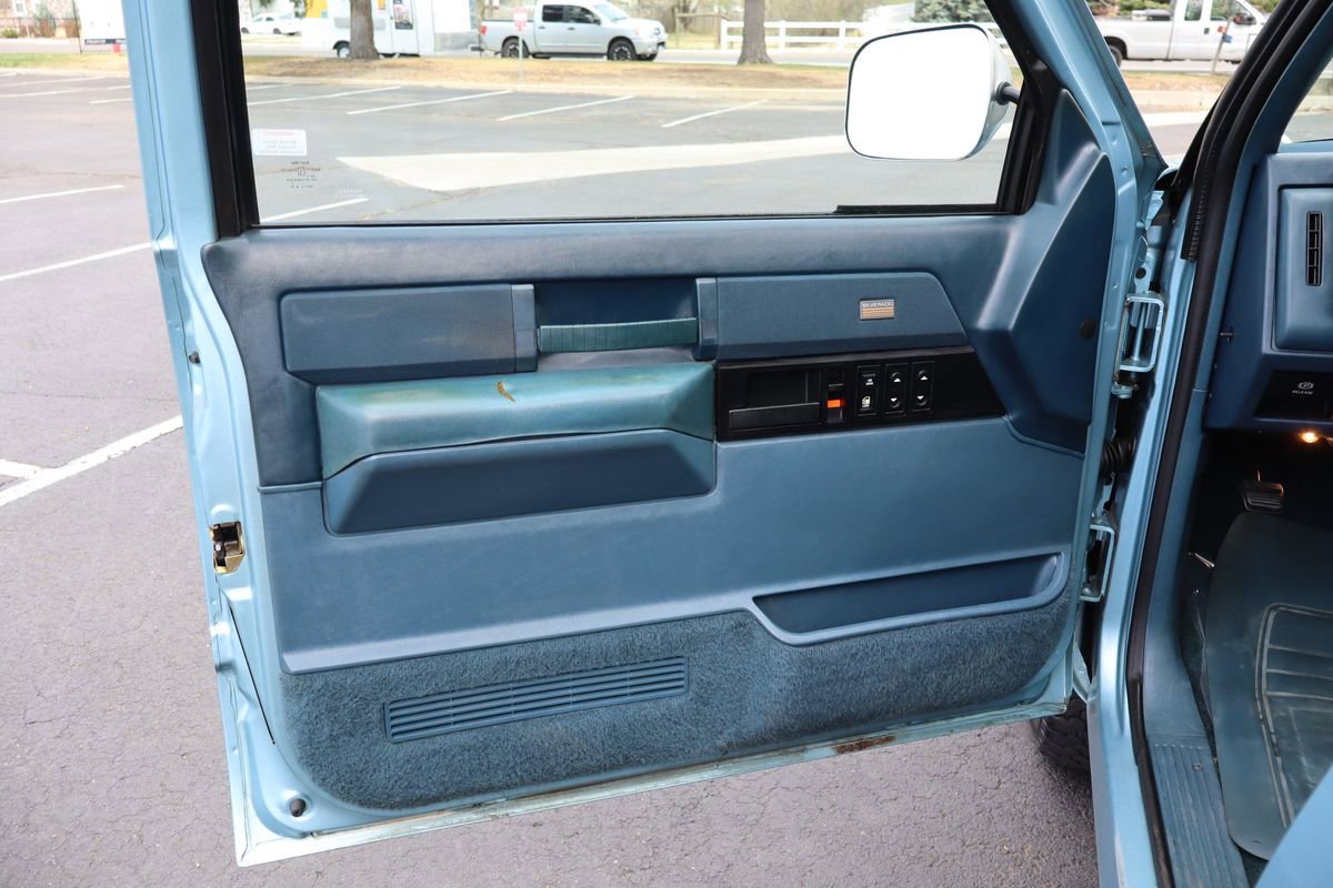 Used 1989 Chevrolet Silverado 2500 4x4 Regular Cab image 21