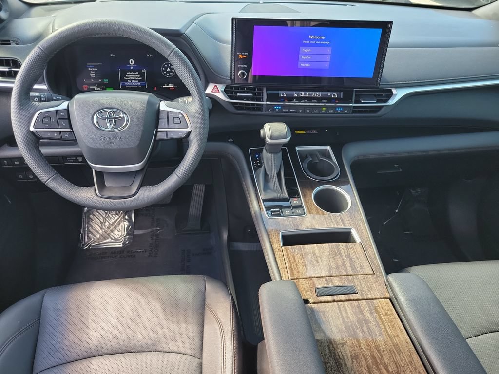 Used 2025 Toyota Sienna Platinum AWD/4WD image 27