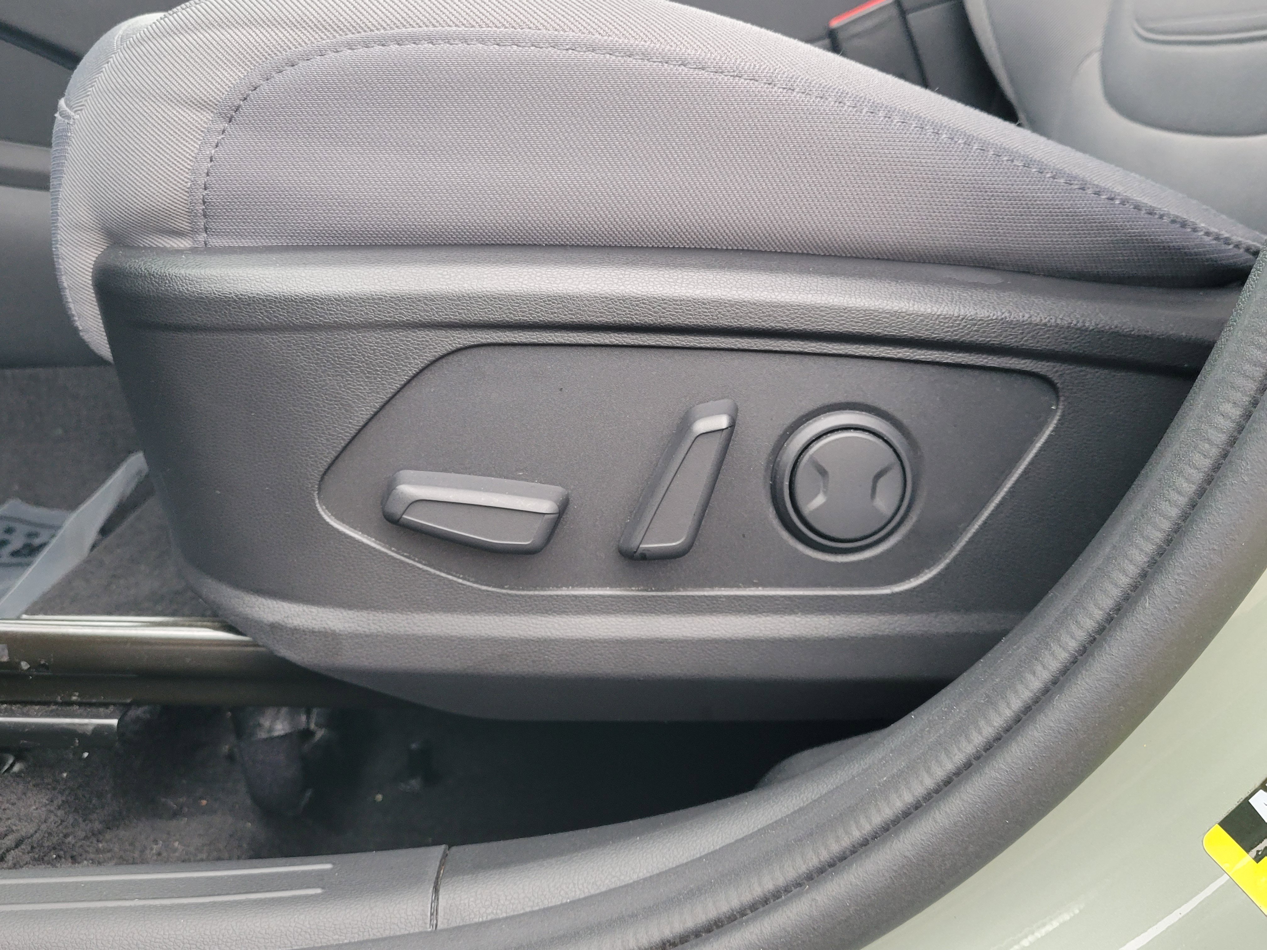 Used 2023 Hyundai Santa Cruz SEL w/ Activity Package image 16