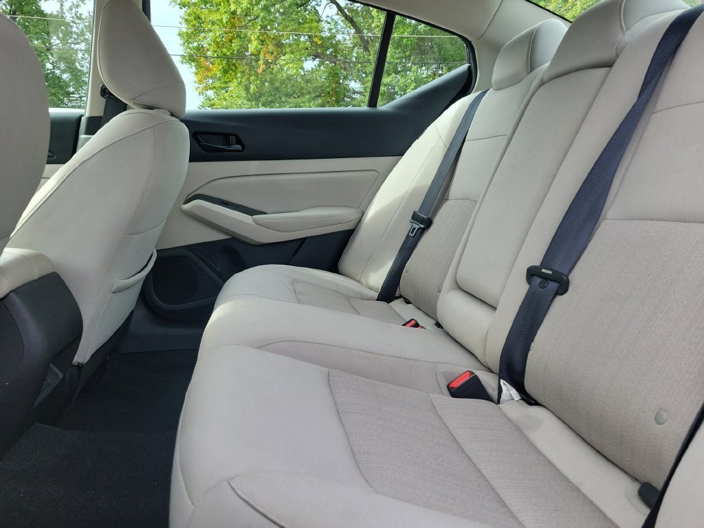 Used 2025 Nissan Altima 2.5 SV FWD image 17