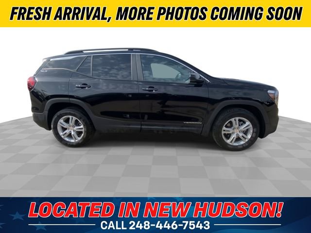 Used 2023 GMC Terrain SLE w/ Driver Convenience Package image 3