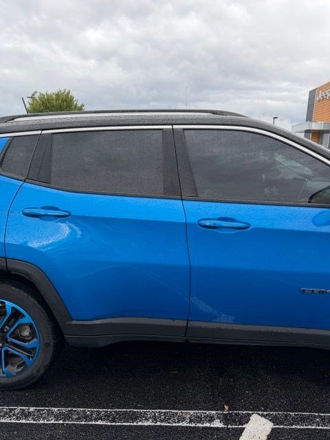 Used 2022 Jeep Compass Limited AWD/4WD image 3