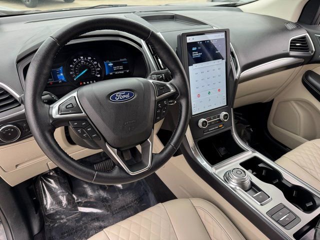 Certified 2024 Ford Edge Titanium image 3