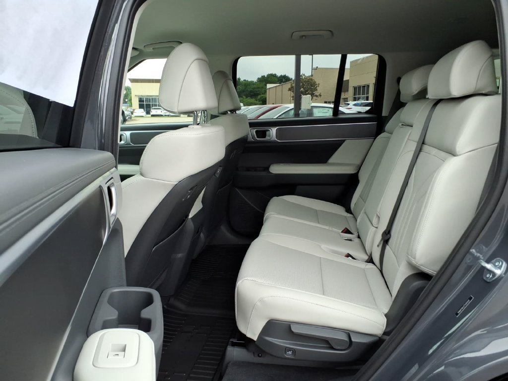 Used 2026 Hyundai Santa Fe SEL FWD image 9