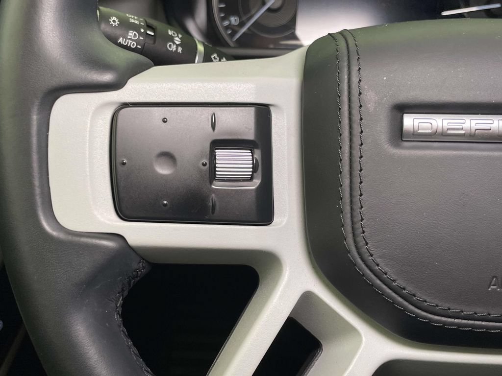 Used 2023 Land Rover Defender 110 X-Dynamic SE AWD/4WD image 38