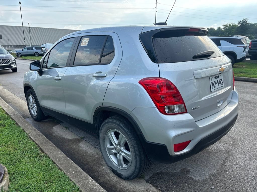 Used 2022 Chevrolet Trax LS w/ Tint and Cruise Package FWD image 4