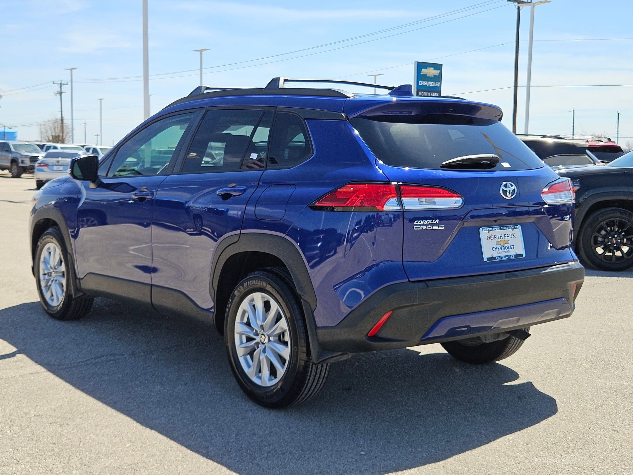 Used 2024 Toyota Corolla Cross LE image 5