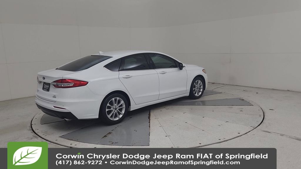 Used 2020 Ford Fusion SE FWD image 15
