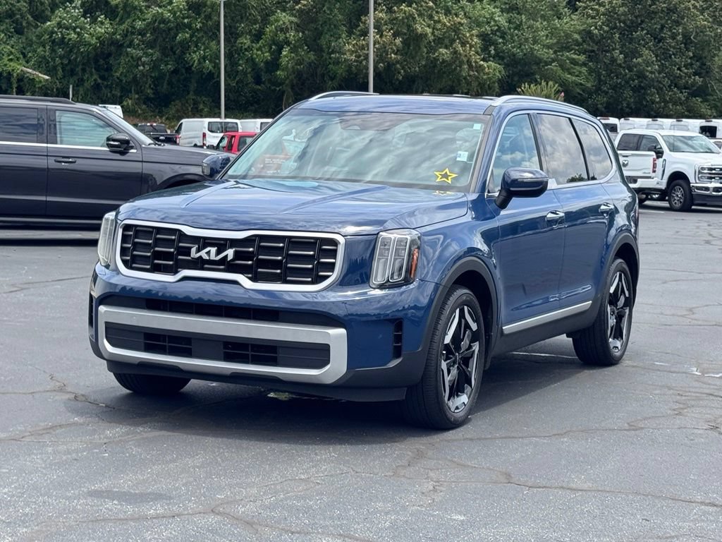 Used 2024 Kia Telluride S w/ S Sunroof Package FWD image 2