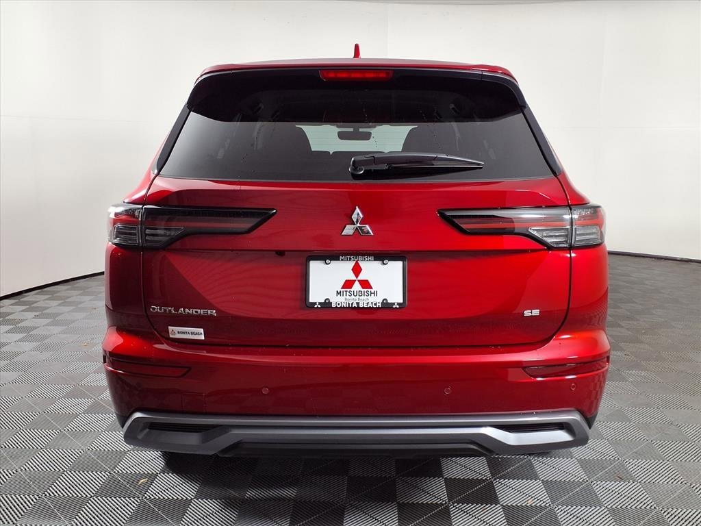 New 2025 Mitsubishi Outlander SE image 6